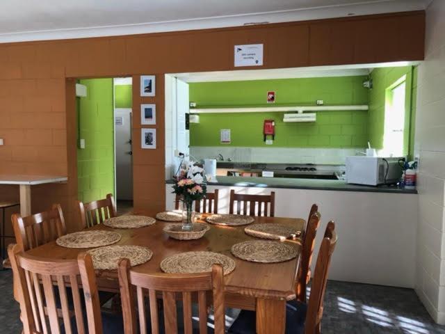 Batemans Bay Holiday Park & Hostel מראה חיצוני תמונה